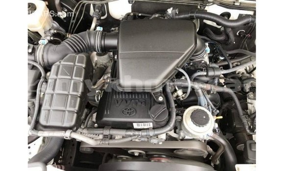 Acheter Import Voiture Toyota Prado Blanc à Import - Dubai, Kampot Province Acheter Import Voiture Toyota Prado Blanc à Import - Dubai, Kampot Province