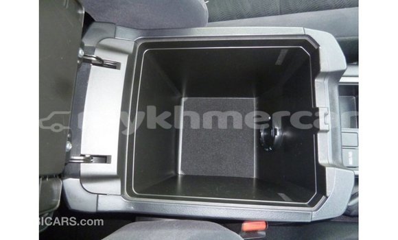 Acheter Import Voiture Toyota Prado Blanc à Import - Dubai, Kampot Province Acheter Import Voiture Toyota Prado Blanc à Import - Dubai, Kampot Province