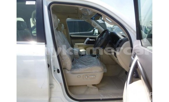Buy Import Toyota Land Cruiser White Car in Import - Dubai in Kampot Province Buy Import Toyota Land Cruiser White Car in Import - Dubai in Kampot Province