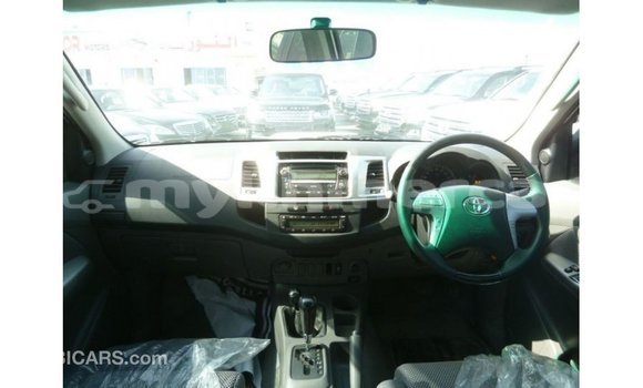 Buy Import Toyota Hilux White Car in Import - Dubai in Kampot Province Buy Import Toyota Hilux White Car in Import - Dubai in Kampot Province