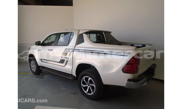 Acheter Import Voiture Toyota Hilux Blanc à Import - Dubai, Kampot Province Acheter Import Voiture Toyota Hilux Blanc à Import - Dubai, Kampot Province