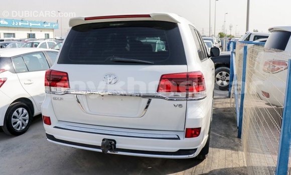 Buy Import Toyota Land Cruiser White Car in Import - Dubai in Kampot Province Buy Import Toyota Land Cruiser White Car in Import - Dubai in Kampot Province