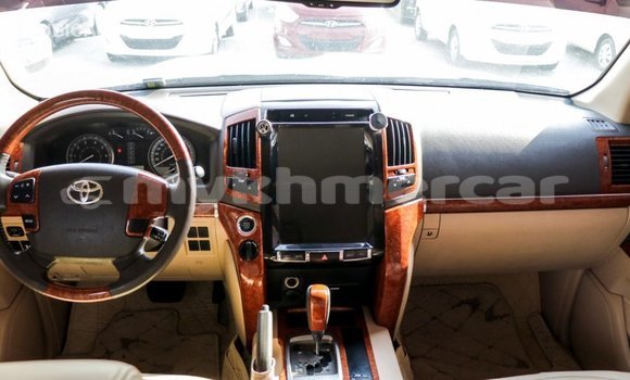 Buy Import Toyota Land Cruiser White Car in Import - Dubai in Kampot Province Buy Import Toyota Land Cruiser White Car in Import - Dubai in Kampot Province