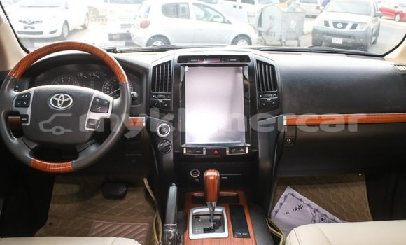 Buy Import Toyota Land Cruiser White Car in Import - Dubai in Kampot Province Buy Import Toyota Land Cruiser White Car in Import - Dubai in Kampot Province