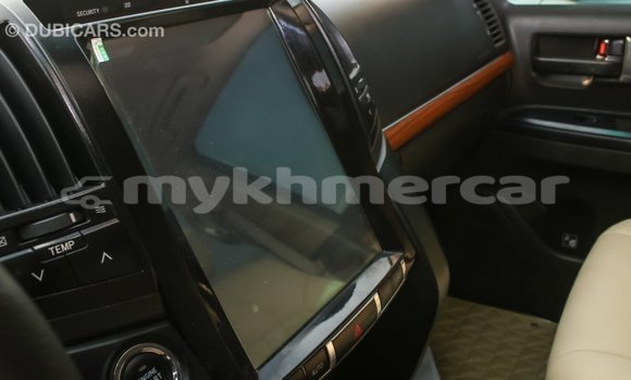 Buy Import Toyota Land Cruiser White Car in Import - Dubai in Kampot Province Buy Import Toyota Land Cruiser White Car in Import - Dubai in Kampot Province