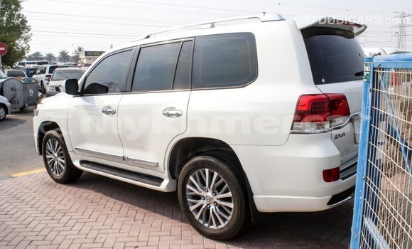 Buy Import Toyota Land Cruiser White Car in Import - Dubai in Kampot Province Buy Import Toyota Land Cruiser White Car in Import - Dubai in Kampot Province