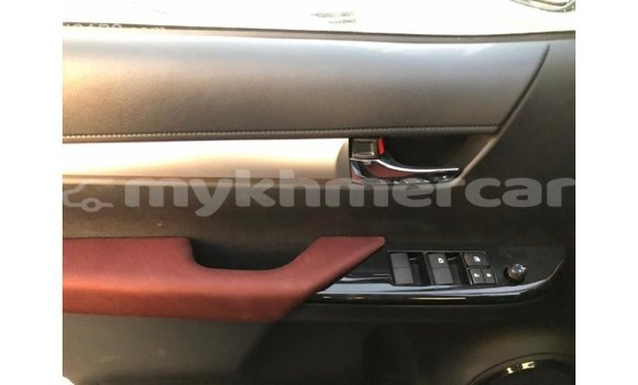 Acheter Import Voiture Toyota Hilux Blanc à Import - Dubai, Kampot Province Acheter Import Voiture Toyota Hilux Blanc à Import - Dubai, Kampot Province