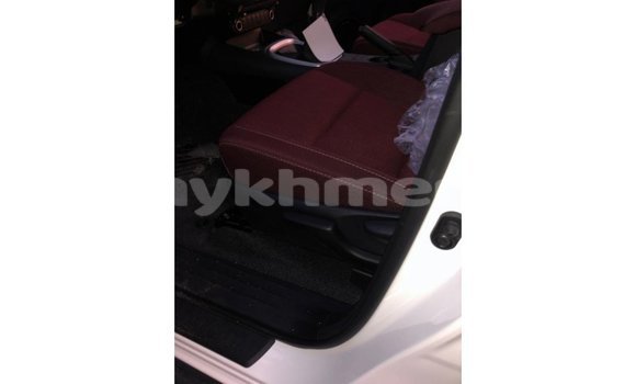 Acheter Import Voiture Toyota Hilux Blanc à Import - Dubai, Kampot Province Acheter Import Voiture Toyota Hilux Blanc à Import - Dubai, Kampot Province