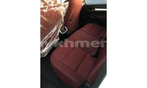 Acheter Import Voiture Toyota Hilux Blanc à Import - Dubai, Kampot Province Acheter Import Voiture Toyota Hilux Blanc à Import - Dubai, Kampot Province