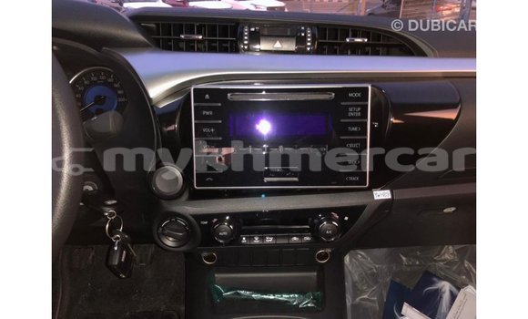 Acheter Import Voiture Toyota Hilux Blanc à Import - Dubai, Kampot Province Acheter Import Voiture Toyota Hilux Blanc à Import - Dubai, Kampot Province