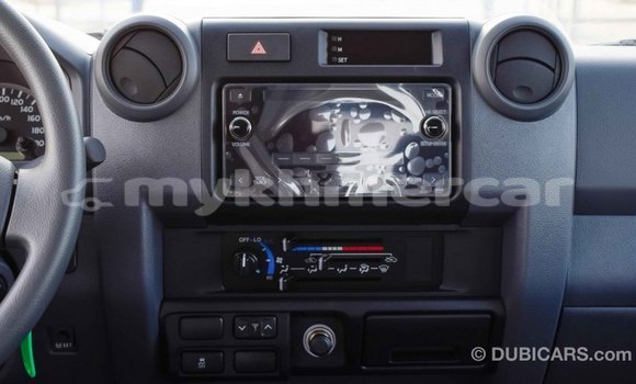 Acheter Import Voiture Toyota Land Cruiser Blanc à Import - Dubai, Kampot Province Acheter Import Voiture Toyota Land Cruiser Blanc à Import - Dubai, Kampot Province