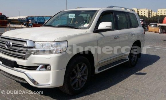 Acheter Import Voiture Toyota Land Cruiser Blanc à Import - Dubai, Kampot Province Acheter Import Voiture Toyota Land Cruiser Blanc à Import - Dubai, Kampot Province