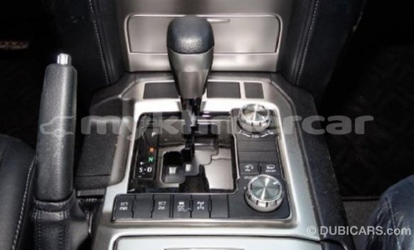 Acheter Import Voiture Toyota Land Cruiser Blanc à Import - Dubai, Kampot Province Acheter Import Voiture Toyota Land Cruiser Blanc à Import - Dubai, Kampot Province