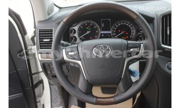 Buy Import Toyota Land Cruiser White Car in Import - Dubai in Kampot Province Buy Import Toyota Land Cruiser White Car in Import - Dubai in Kampot Province