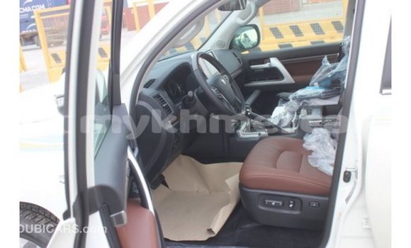 Buy Import Toyota Land Cruiser White Car in Import - Dubai in Kampot Province Buy Import Toyota Land Cruiser White Car in Import - Dubai in Kampot Province
