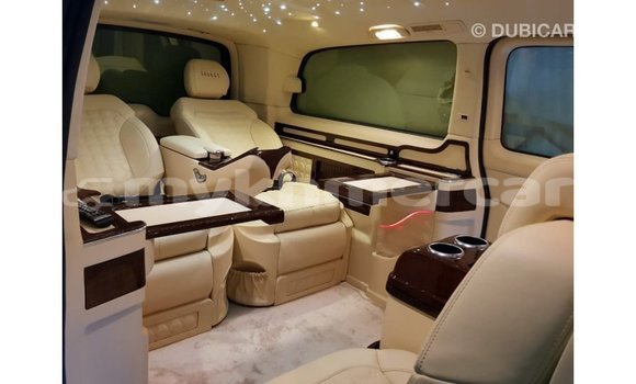 Acheter Import Voiture Mercedes-Benz 250 Noir à Import - Dubai, Kampot Province Acheter Import Voiture Mercedes-Benz 250 Noir à Import - Dubai, Kampot Province