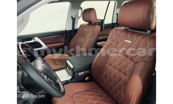 Acheter Import Voiture Toyota Land Cruiser Noir à Import - Dubai, Kampot Province Acheter Import Voiture Toyota Land Cruiser Noir à Import - Dubai, Kampot Province