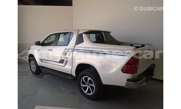 Acheter Import Voiture Toyota Hilux Blanc à Import - Dubai, Kampot Province Acheter Import Voiture Toyota Hilux Blanc à Import - Dubai, Kampot Province