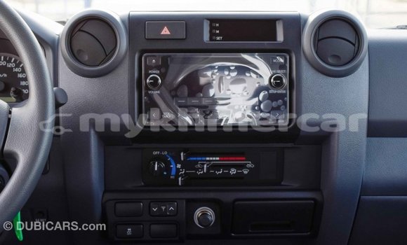 Acheter Import Voiture Toyota Land Cruiser Beige à Import - Dubai, Kampot Province Acheter Import Voiture Toyota Land Cruiser Beige à Import - Dubai, Kampot Province