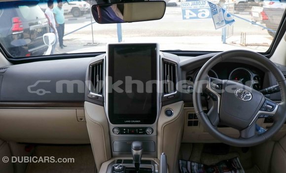 Acheter Import Voiture Toyota Land Cruiser Blanc à Import - Dubai, Kampot Province Acheter Import Voiture Toyota Land Cruiser Blanc à Import - Dubai, Kampot Province