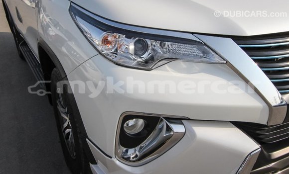 Acheter Import Voiture Toyota Fortuner Blanc à Import - Dubai, Kampot Province Acheter Import Voiture Toyota Fortuner Blanc à Import - Dubai, Kampot Province