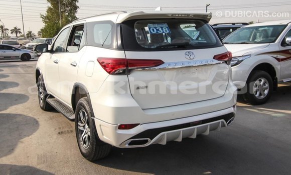 Acheter Import Voiture Toyota Fortuner Blanc à Import - Dubai, Kampot Province Acheter Import Voiture Toyota Fortuner Blanc à Import - Dubai, Kampot Province