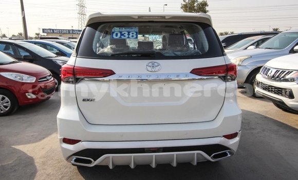 Acheter Import Voiture Toyota Fortuner Blanc à Import - Dubai, Kampot Province Acheter Import Voiture Toyota Fortuner Blanc à Import - Dubai, Kampot Province