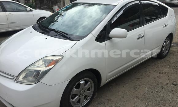 Buy Used Toyota Prius White Car in Phnom Penh in Phnom Penh