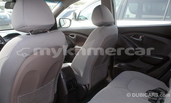 Buy Import Hyundai Tucson Beige Car in Import - Dubai in Kampot Province Buy Import Hyundai Tucson Beige Car in Import - Dubai in Kampot Province