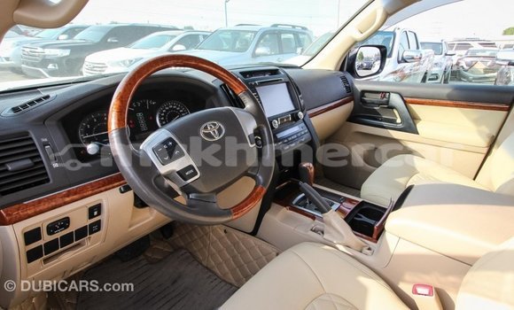 Buy Import Toyota Land Cruiser White Car in Import - Dubai in Kampot Province Buy Import Toyota Land Cruiser White Car in Import - Dubai in Kampot Province