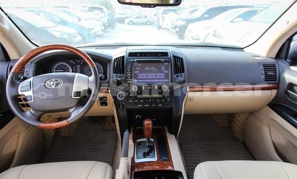 Buy Import Toyota Land Cruiser White Car in Import - Dubai in Kampot Province Buy Import Toyota Land Cruiser White Car in Import - Dubai in Kampot Province