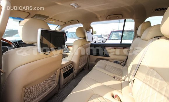 Buy Import Toyota Land Cruiser White Car in Import - Dubai in Kampot Province Buy Import Toyota Land Cruiser White Car in Import - Dubai in Kampot Province