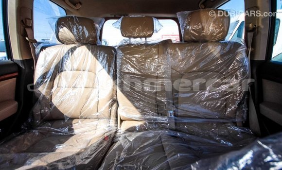Acheter Import Voiture Toyota Land Cruiser Blanc à Import - Dubai, Kampot Province Acheter Import Voiture Toyota Land Cruiser Blanc à Import - Dubai, Kampot Province