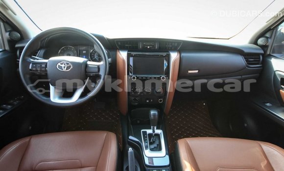Acheter Import Voiture Toyota Fortuner Blanc à Import - Dubai, Kampot Province Acheter Import Voiture Toyota Fortuner Blanc à Import - Dubai, Kampot Province