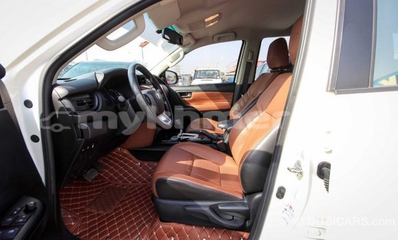 Acheter Import Voiture Toyota Fortuner Blanc à Import - Dubai, Kampot Province Acheter Import Voiture Toyota Fortuner Blanc à Import - Dubai, Kampot Province