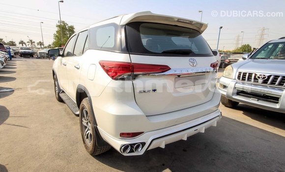 Acheter Import Voiture Toyota Fortuner Blanc à Import - Dubai, Kampot Province Acheter Import Voiture Toyota Fortuner Blanc à Import - Dubai, Kampot Province