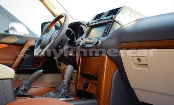 Acheter Import Voiture Toyota Prado Blanc à Import - Dubai, Kampot Province Acheter Import Voiture Toyota Prado Blanc à Import - Dubai, Kampot Province