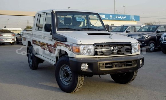 Acheter Import Voiture Toyota Land Cruiser Blanc à Import - Dubai, Kampot Province Acheter Import Voiture Toyota Land Cruiser Blanc à Import - Dubai, Kampot Province