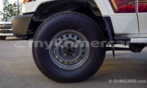 Acheter Import Voiture Toyota Land Cruiser Blanc à Import - Dubai, Kampot Province Acheter Import Voiture Toyota Land Cruiser Blanc à Import - Dubai, Kampot Province