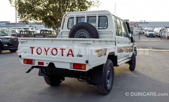 Acheter Import Voiture Toyota Land Cruiser Blanc à Import - Dubai, Kampot Province Acheter Import Voiture Toyota Land Cruiser Blanc à Import - Dubai, Kampot Province