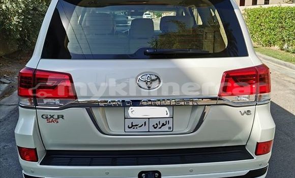 Buy Used Toyota Land Cruiser White Car in Phnom Penh in Phnom Penh Buy Used Toyota Land Cruiser White Car in Phnom Penh in Phnom Penh