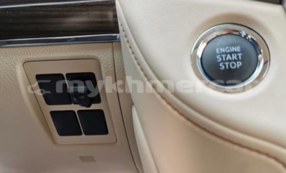 Buy Used Toyota Land Cruiser White Car in Phnom Penh in Phnom Penh Buy Used Toyota Land Cruiser White Car in Phnom Penh in Phnom Penh