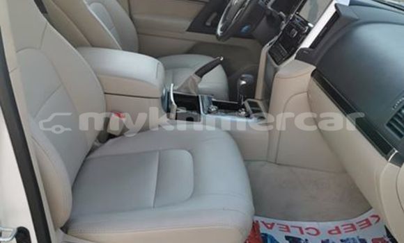 Buy Used Toyota Land Cruiser White Car in Phnom Penh in Phnom Penh Buy Used Toyota Land Cruiser White Car in Phnom Penh in Phnom Penh