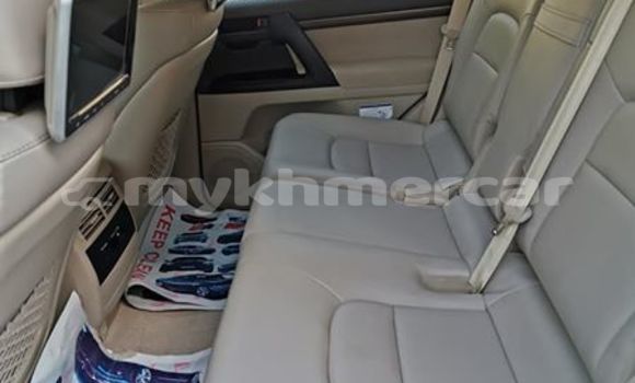 Buy Used Toyota Land Cruiser White Car in Phnom Penh in Phnom Penh Buy Used Toyota Land Cruiser White Car in Phnom Penh in Phnom Penh