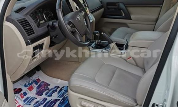 Buy Used Toyota Land Cruiser White Car in Phnom Penh in Phnom Penh Buy Used Toyota Land Cruiser White Car in Phnom Penh in Phnom Penh