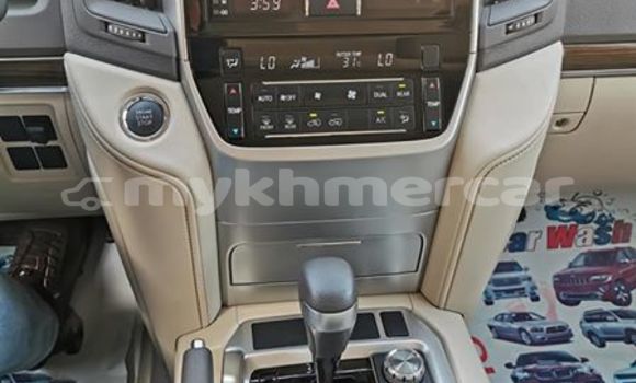 Buy Used Toyota Land Cruiser White Car in Phnom Penh in Phnom Penh Buy Used Toyota Land Cruiser White Car in Phnom Penh in Phnom Penh