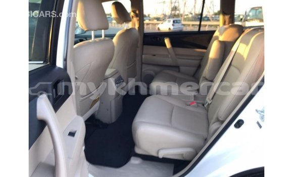 ទិញ នាំចូល Toyota Highlander White ឡាន} ក្នុង Import - Dubai ក្នុង Kampot Province ទិញ នាំចូល Toyota Highlander White ឡាន} ក្នុង Import - Dubai ក្នុង Kampot Province