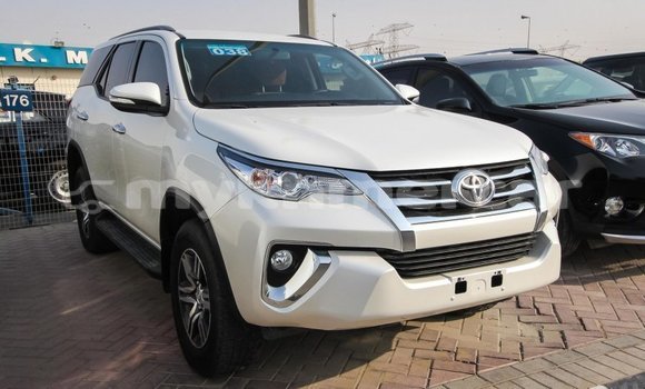 Acheter Import Voiture Toyota Fortuner Blanc à Import - Dubai, Kampot Province Acheter Import Voiture Toyota Fortuner Blanc à Import - Dubai, Kampot Province