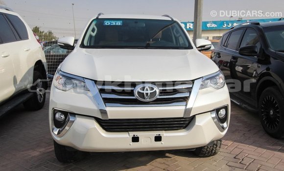 Acheter Import Voiture Toyota Fortuner Blanc à Import - Dubai, Kampot Province Acheter Import Voiture Toyota Fortuner Blanc à Import - Dubai, Kampot Province