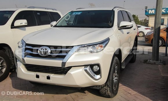 Acheter Import Voiture Toyota Fortuner Blanc à Import - Dubai, Kampot Province Acheter Import Voiture Toyota Fortuner Blanc à Import - Dubai, Kampot Province
